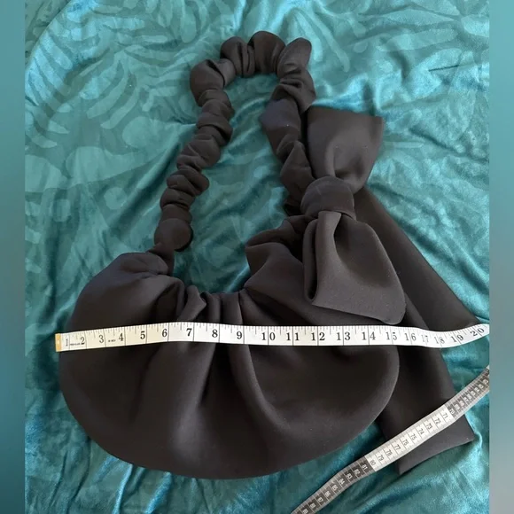 Stylish Black Crossbody Bag with Bow Detail - Picture 13 of 13